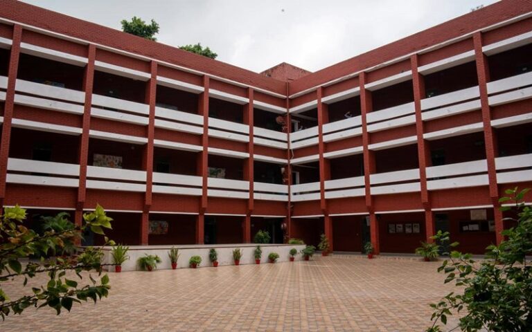 KERALA SCHOOL 1 CANNING ROAD NEW DELHI FACILITIES