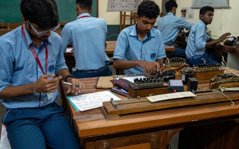 KERALA SCHOOL 9 CANNING ROAD NEW DELHI FACILITIES